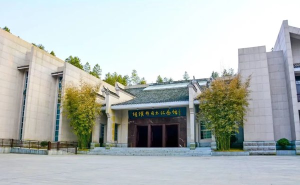 如何规划设计以历史人物为核心的红色文化旅游景区？